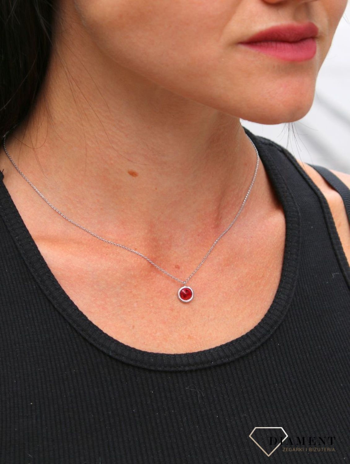 Naszyjnik Swarovski srebrny Urodzinowe Kamienie Ruby Okrągła zawieszka kolor Scarlet NB1122SS29SC.jpg