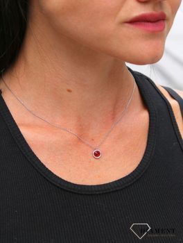 Naszyjnik Swarovski srebrny Urodzinowe Kamienie Ruby Okrągła zawieszka kolor Scarlet NB1122SS29SC.  (3).JPG