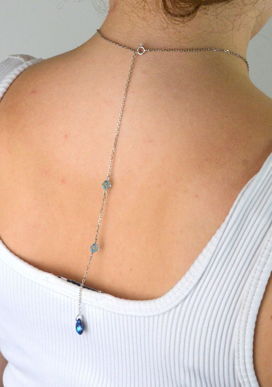 Elegancki naszyjnik Spark Two Faces NBACK6433BB wykonany ze srebra próby 925 pokrytego platyną, ozdobiony kryształami Bermuda Blue i Aqua Shimmer. Długość 59 cm (42 cm + 17 cm przedłużki). Ideal.jpg