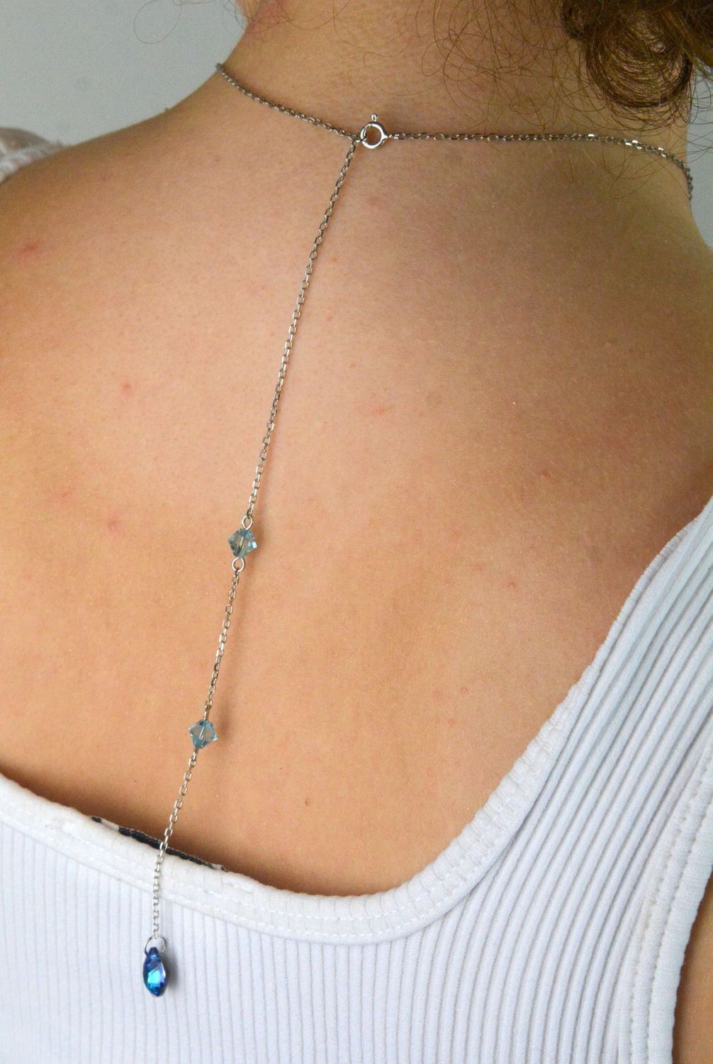 Elegancki naszyjnik Spark Two Faces NBACK6433BB wykonany ze srebra próby 925 pokrytego platyną, ozdobiony kryształami Bermuda Blue i Aqua Shimmer. Długość 59 cm (42 cm + 17 cm przedłużki). Ideal.jpg