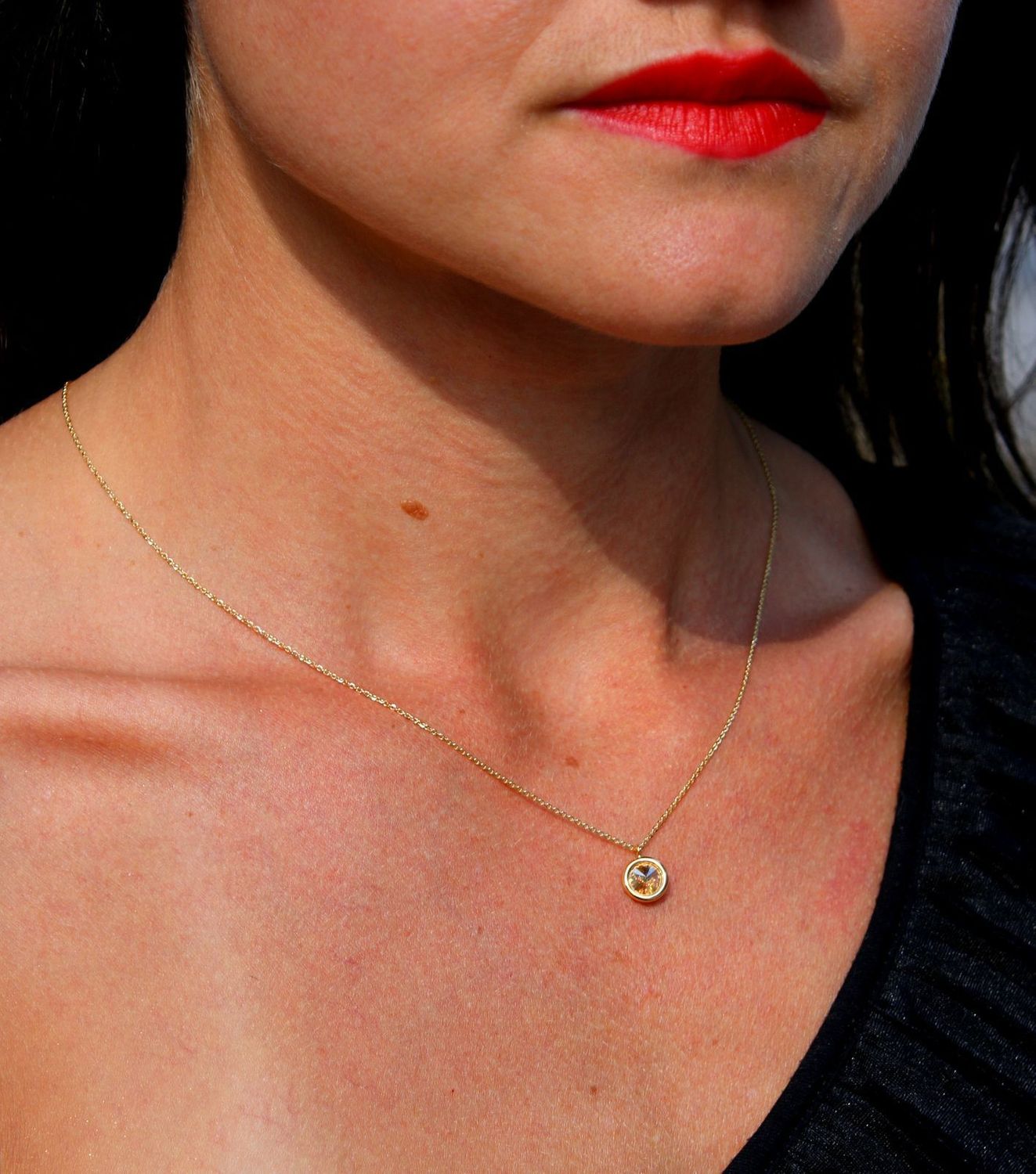 Naszyjnik Swarovski pozłacany Urodzinowe Kamienie Topaz Okrągła zawieszka kolor Golden Shadow NBG1122SS29GS1.jpg