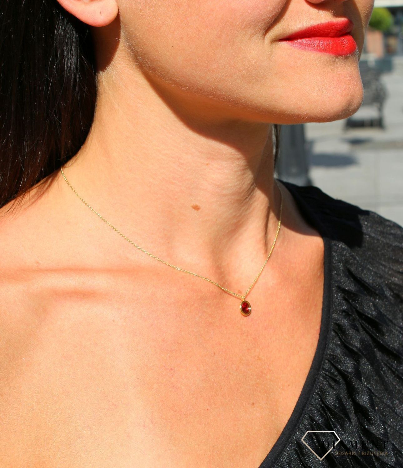 Naszyjnik Swarovski pozłacany Urodzinowe Kamienie Ruby Okrągła zawieszka kolor Scarlet.jpg