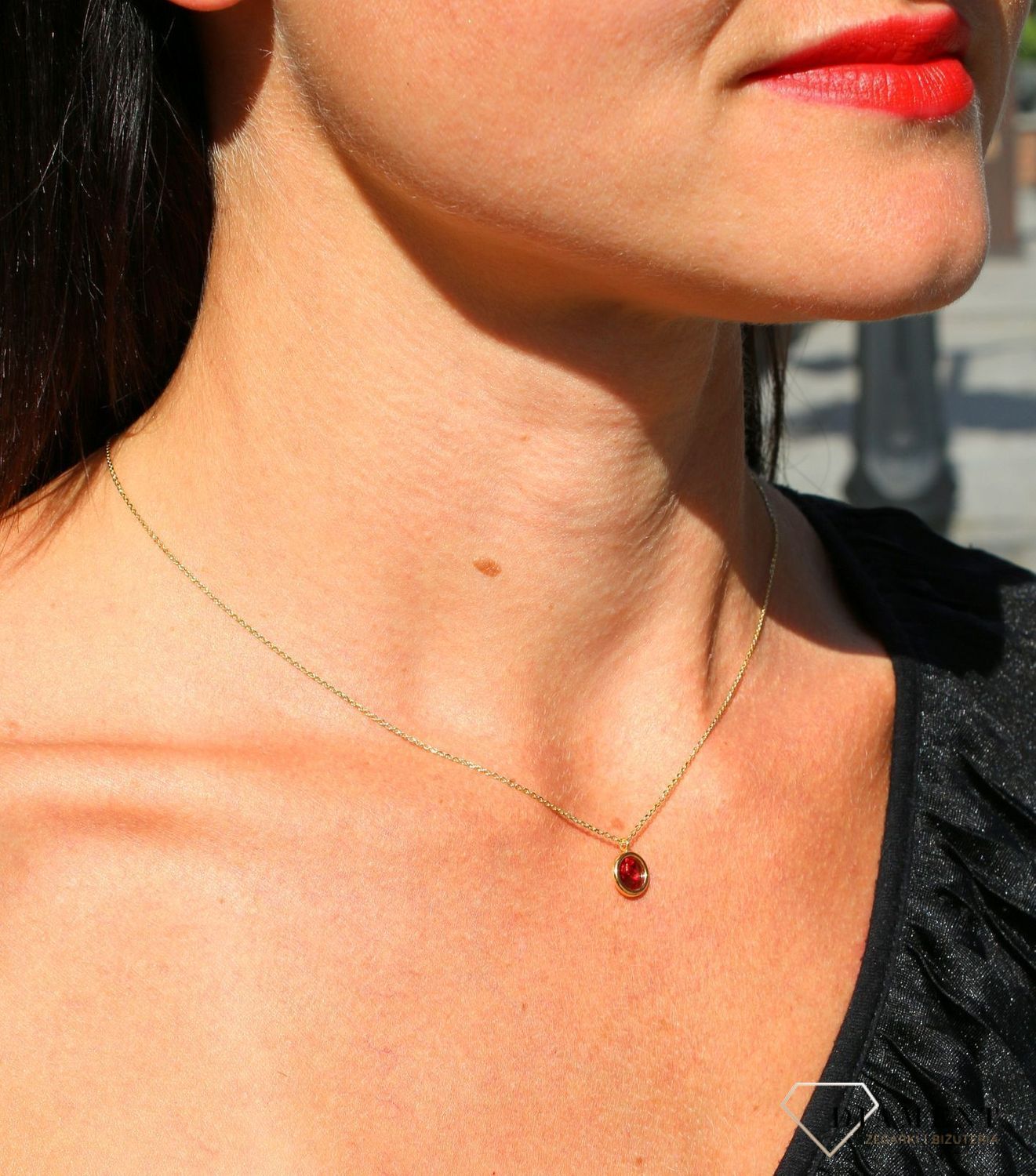 Naszyjnik Swarovski pozłacany Urodzinowe Kamienie Ruby Okrągła zawieszka kolor Scarlet.jpg