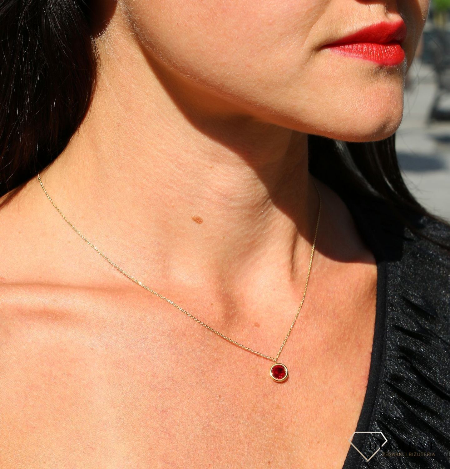 Naszyjnik Swarovski pozłacany Urodzinowe Kamienie Garnet Okrągła zawieszka kolor Siam NBG1122SS29SI.jpg