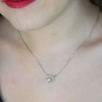 Elegancki naszyjnik damski ze srebra 925 z perłą Swarovski® i błyszczącymi cyrkoniami. Regulowana długość, subtelne detale – idealny prezent! (5).JPG