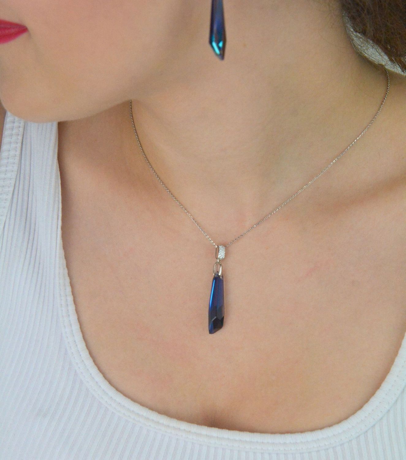 Naszyjnik damski srebrny próby 925 NC6017BB z kryształem Swarovski w kolorze Metallic Blue. Długość 43 cm + 5 cm regulacja. Zapięcie na karabińczyk. Idealny prezent!1.jpg