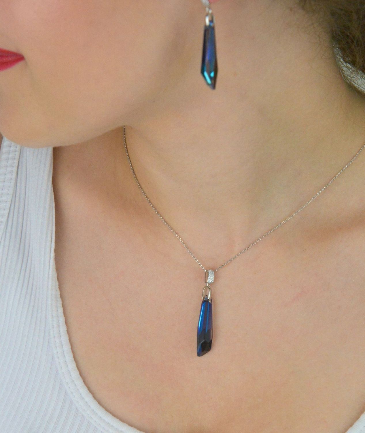 Naszyjnik damski srebrny próby 925 NC6017BB z kryształem Swarovski w kolorze Metallic Blue. Długość 43 cm + 5 cm regulacja. Zapięcie na karabińczyk. Idealny prezent!1.jpg