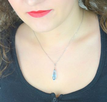 Srebrny naszyjnik z kryształem Swarovski® w kolorze Aquamarine. Długość łańcuszka 47 cm (regulowana), wisiorek 3,5 cm. Lekka i elegancka biżuteria idealna na prezent (4).JPG