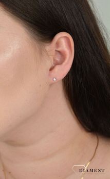 Kolczyki złote z Diamentami 585 NE4301Y. Złote kolczyki wykonane z próby 585, zapinane na sztyft z 2 diamentami o wielkości 0,36 ct,  (1).JPG