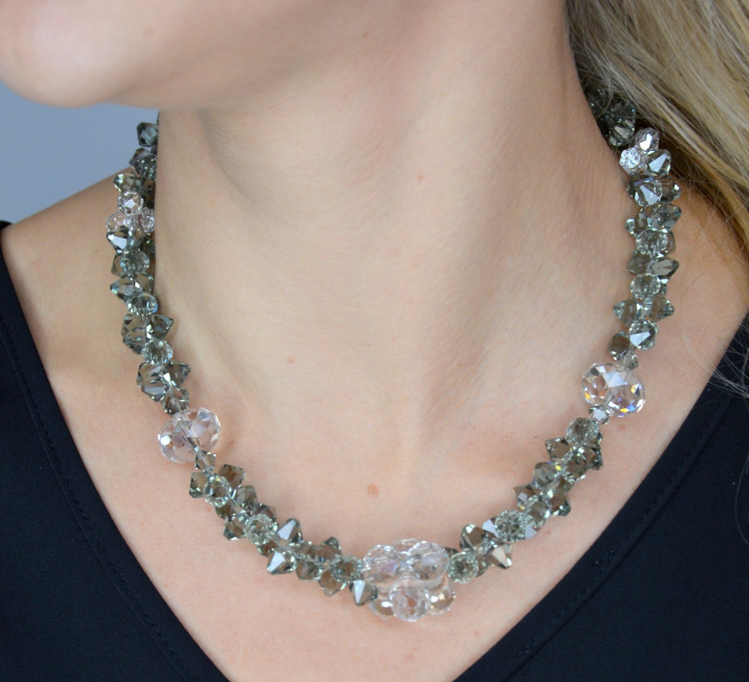 Naszyjnik Swarovski 'Szare magiczne kryształy' NE63015150.jpg