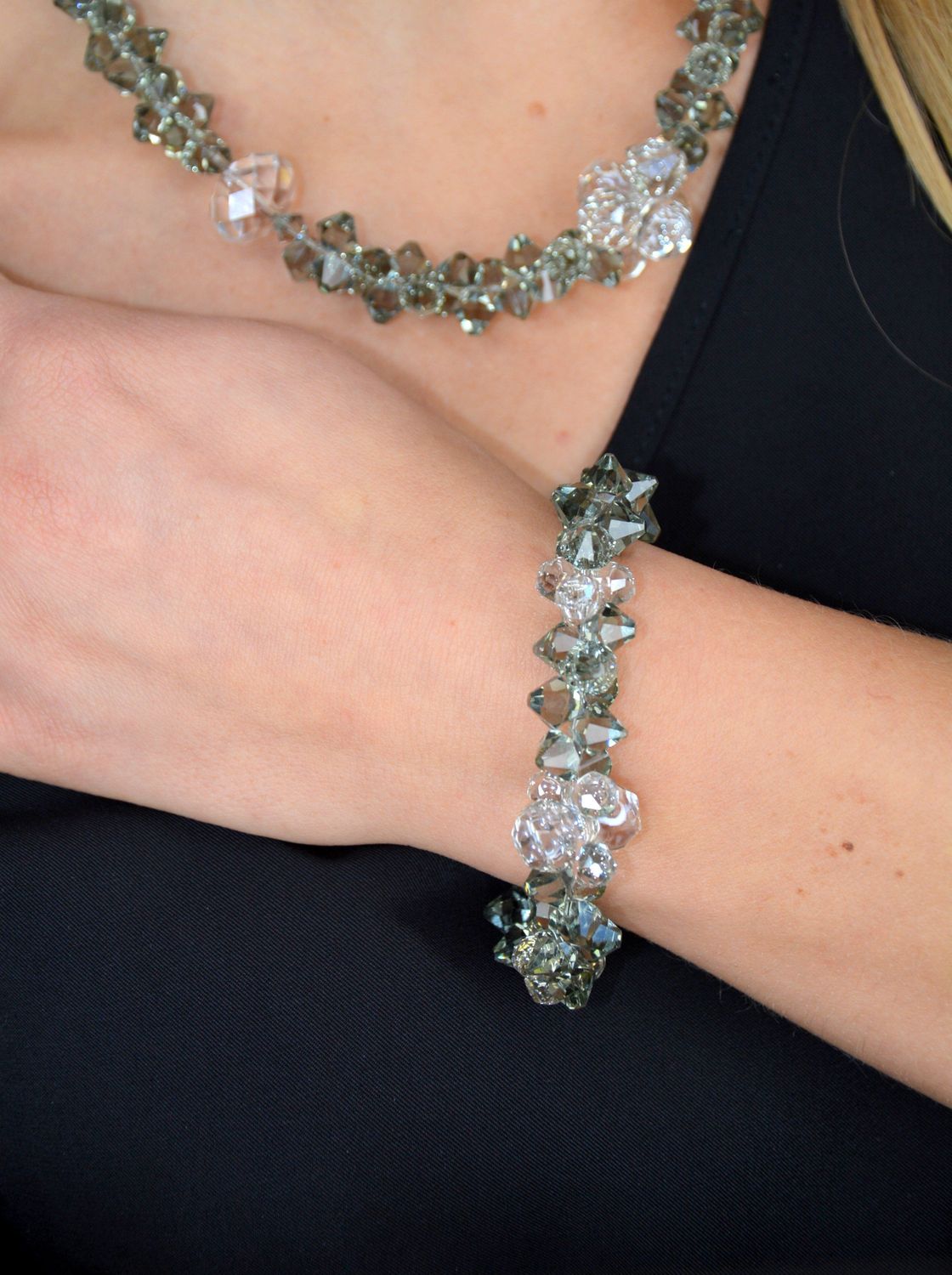 Naszyjnik Swarovski 'Szare magiczne kryształy' NE63015150.jpg