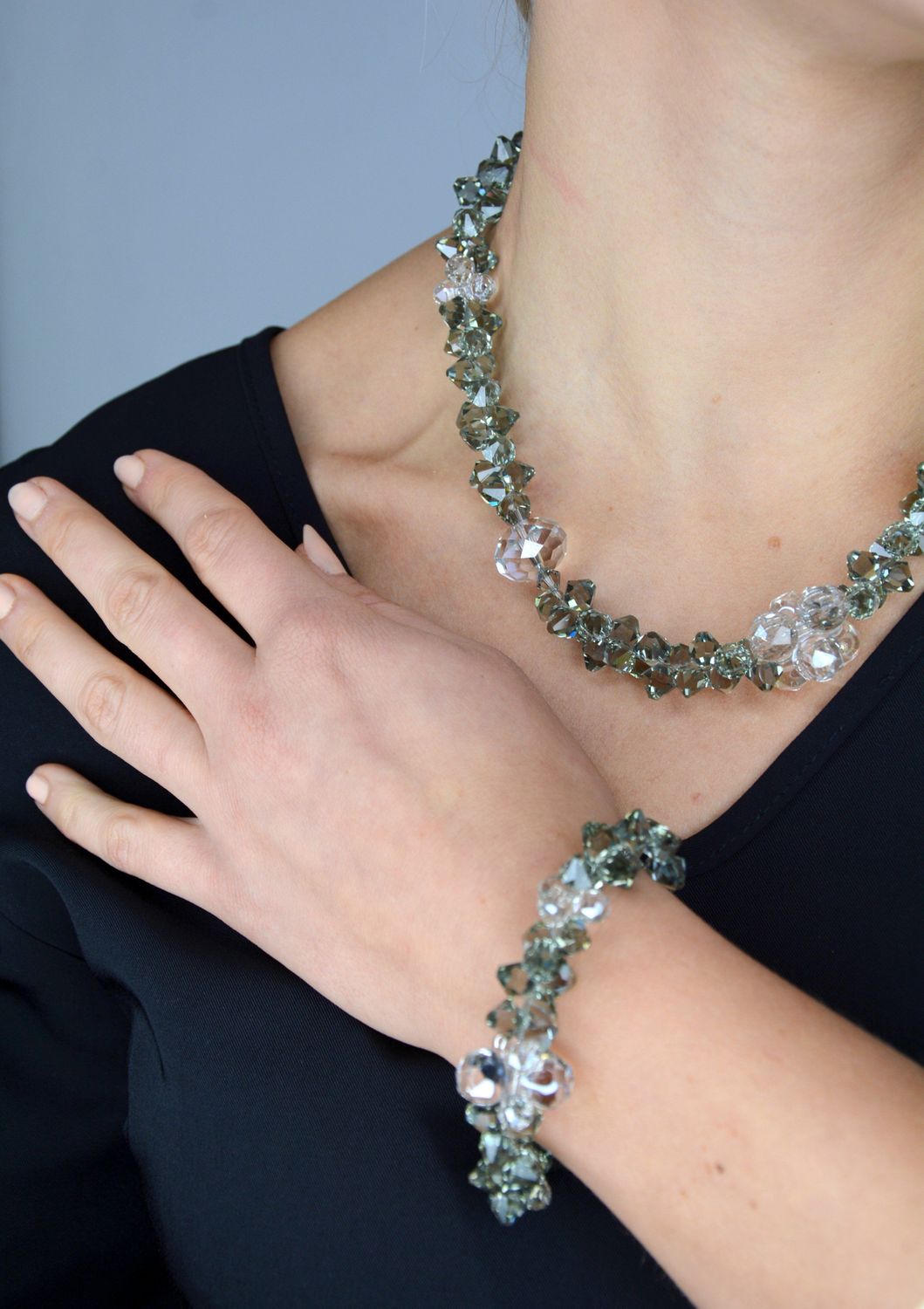 Naszyjnik Swarovski 'Szare magiczne kryształy' NE63015150.jpg