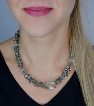 Naszyjnik Swarovski 'Szare magiczne kryształy' NE63015150 to piękny i bogaty naszyjnik typu kolia Swarovskiego z nietuzinkowymi kryształami.  , kolia swarovski, kolia z kryształami, (1).JPG