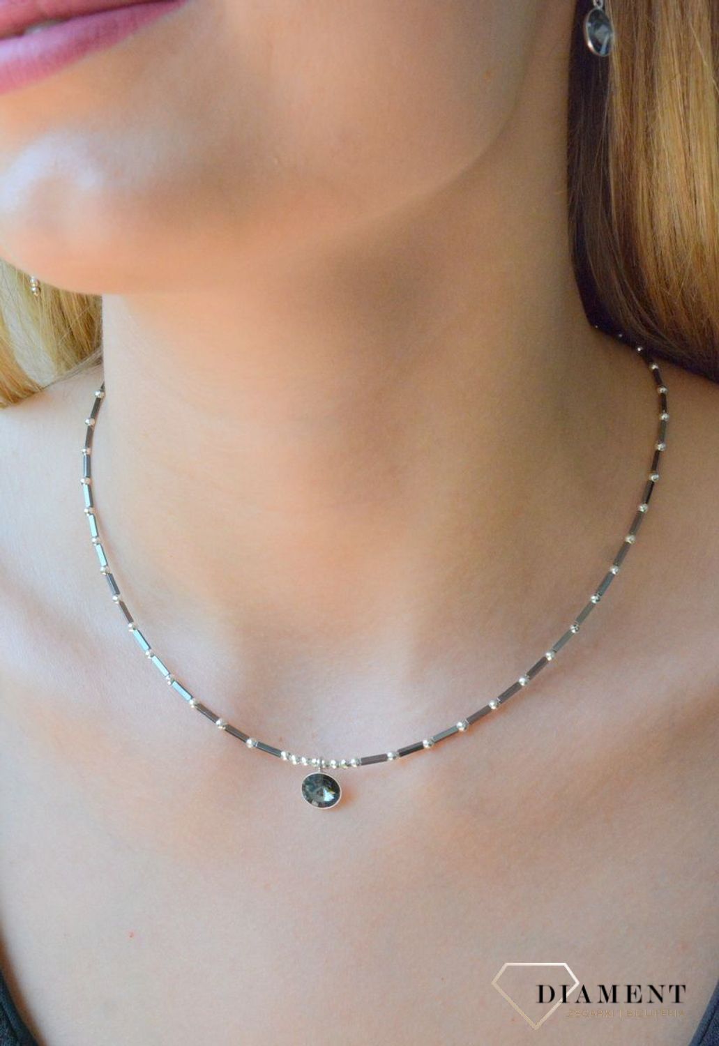 Naszyjnik damski Swarovski Marigold w kolorze Silver Night NHEB1122SN. Naszyjnik wykonany ze srebra próby 925 oraz ekskluzywnych kryształów Swarovski® w kolorze Silver Night. Naszyjnik damski srebrny idealny na preze.jpg