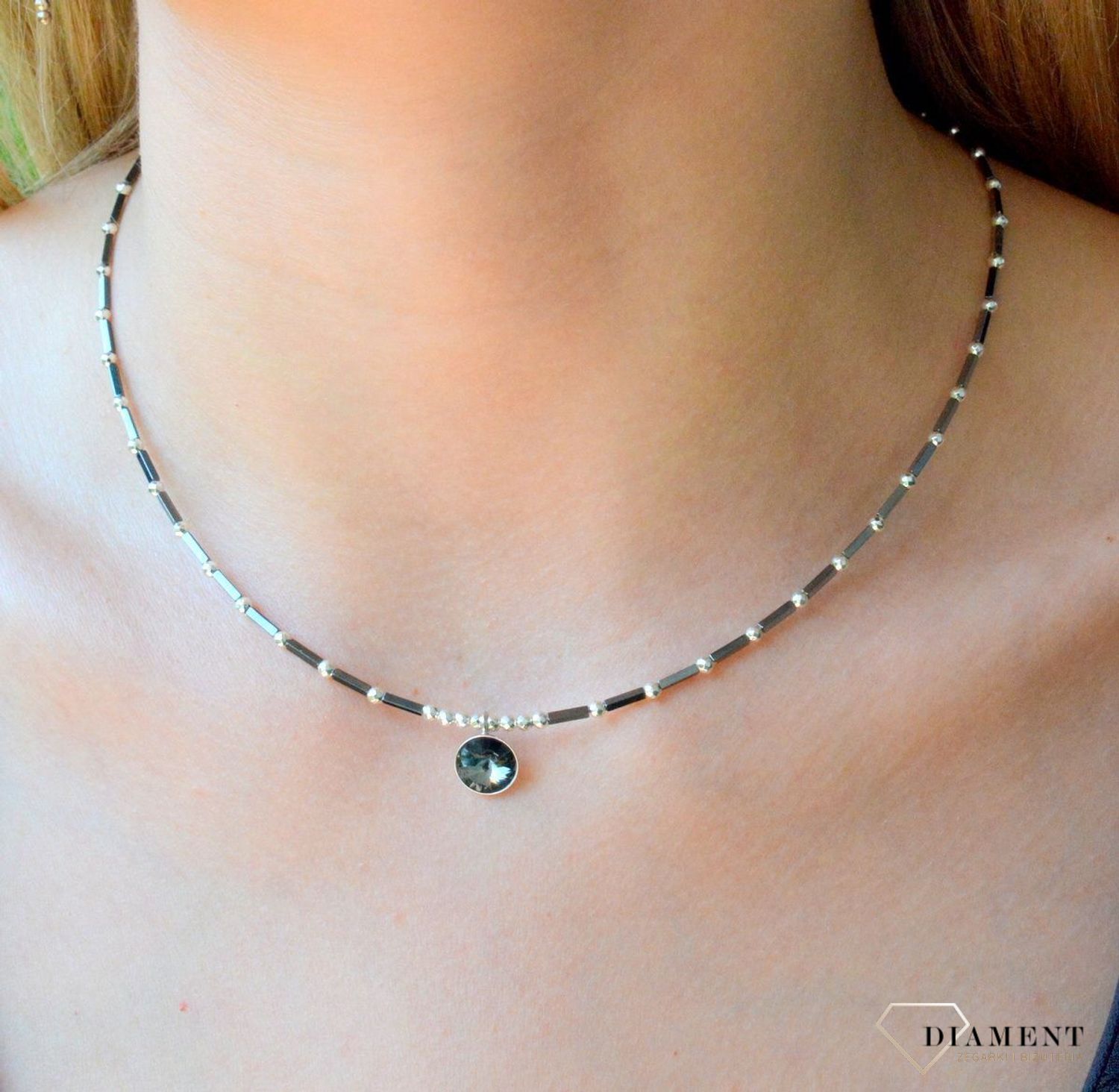 Naszyjnik damski Swarovski Marigold w kolorze Silver Night NHEB1122SN. Naszyjnik wykonany ze srebra próby 925 oraz ekskluzywnych kryształów Swarovski® w kolorze Silver Night. Naszyjnik damski srebrny idealny na preze.jpg