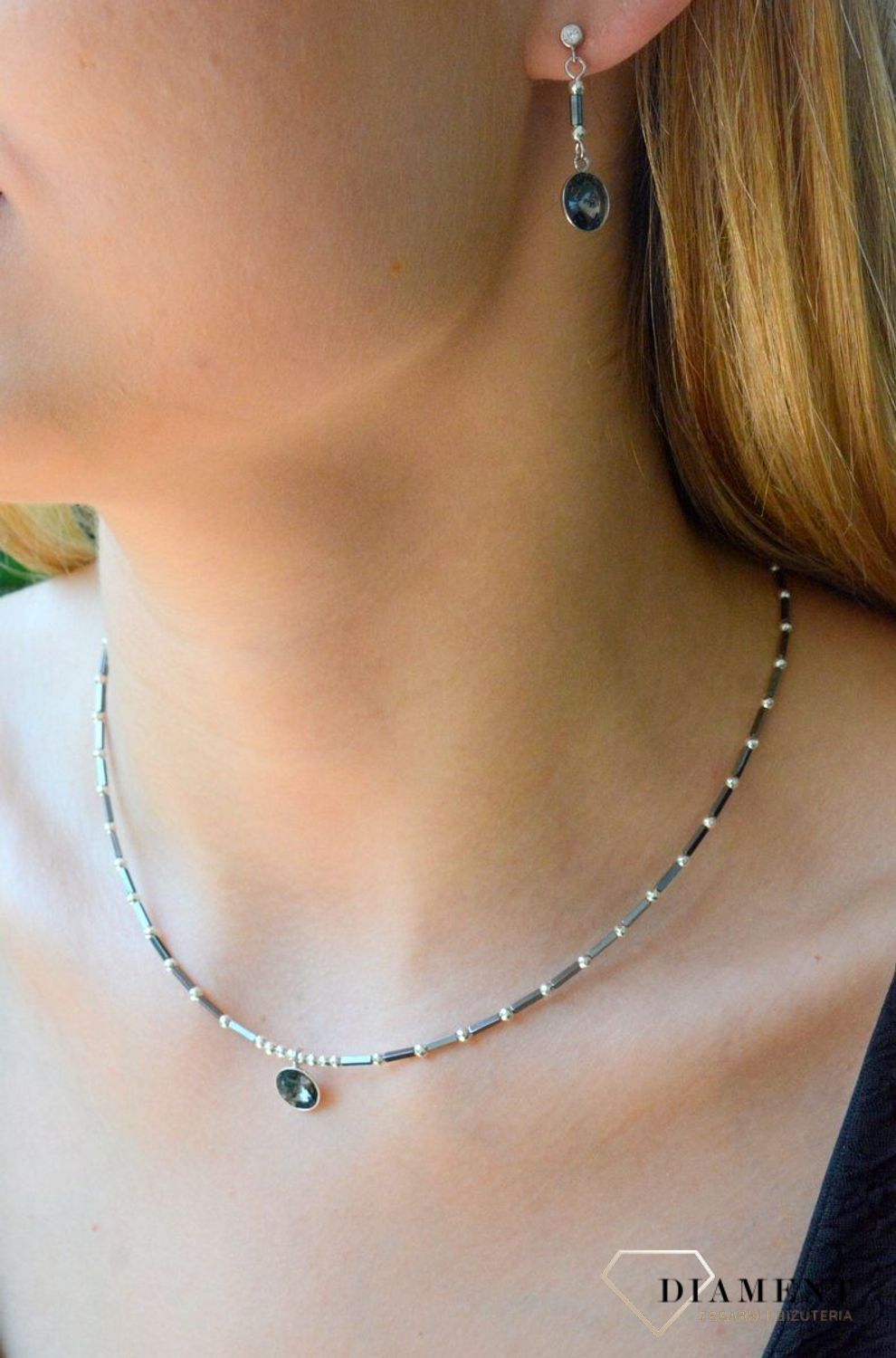 Naszyjnik damski Swarovski Marigold w kolorze Silver Night NHEB1122SN. Naszyjnik wykonany ze srebra próby 925 oraz ekskluzywnych kryształów Swarovski® w kolorze Silver Night. Naszyjnik damski srebrny idealny na preze.jpg