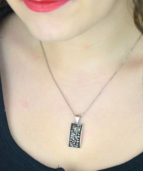 Elegancki naszyjnik ze srebra 925 z prostokątną zawieszką Swarovski® (3,3 cm). Stylowy dodatek z regulowanym łańcuszkiem – idealny na prezent dla kobiety (5).JPG