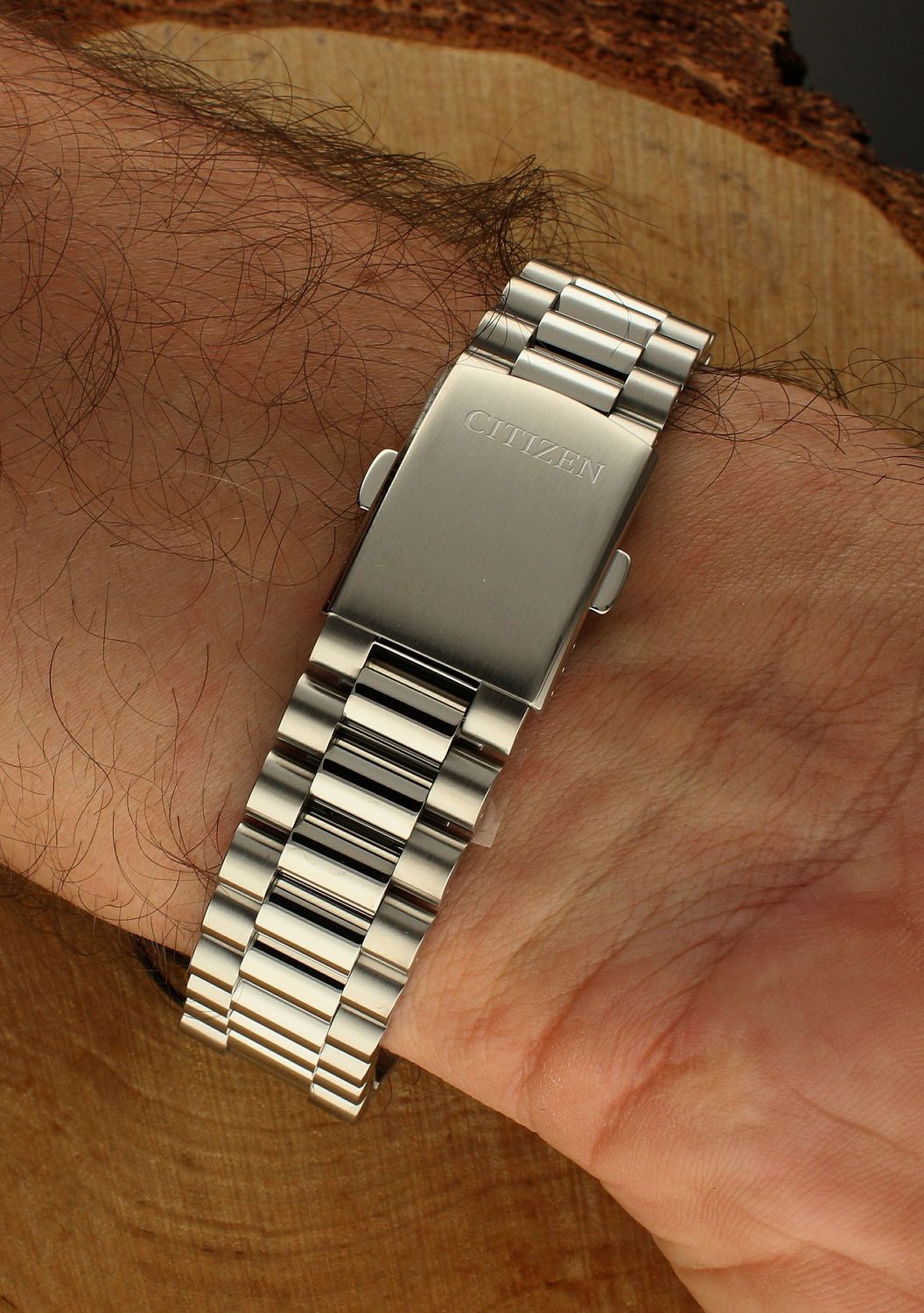 Zegarek męski Citizen Tsuyosa Green Automatic Classic Sapphire NJ0150-81X. Męski zegarek automatyczny. Zegarek męski automatyczny na bransolecie. Męski zegarek z zieloną tarczą. Zegarek męski Citizen z datownikiem. Zegarek męski automatyczny Ci.jpg