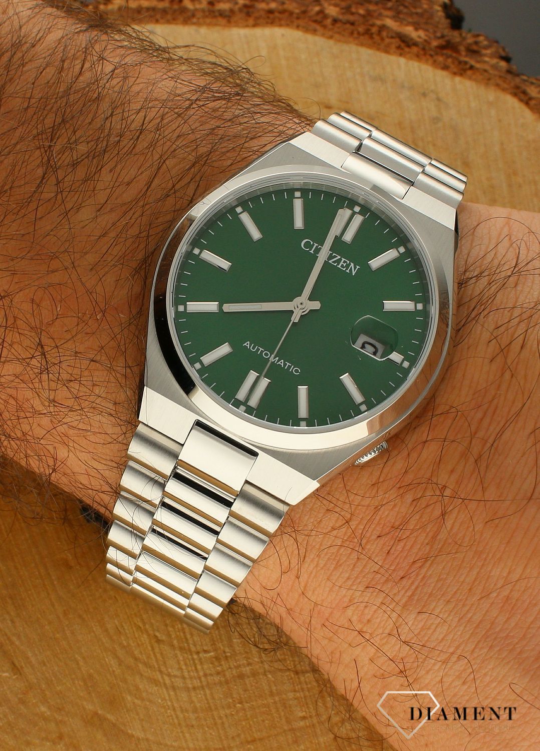 Zegarek męski Citizen Tsuyosa Green Automatic Classic Sapphire NJ0150-81X. Męski zegarek automatyczny. Zegarek męski automatyczny na bransolecie. Męski zegarek z zieloną tarczą. Zegarek męski Citizen z datownikiem. Zegarek męski automatyczny Ci.jpg