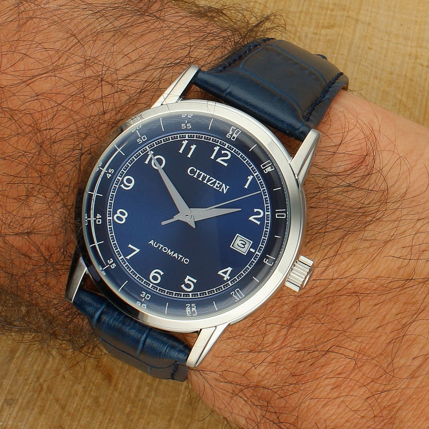 Zegarek Citizen Classic Mechanical NJ0210-13L – męski zegarek automatyczny z niebieską tarczą i skórzanym paskiem.jpg