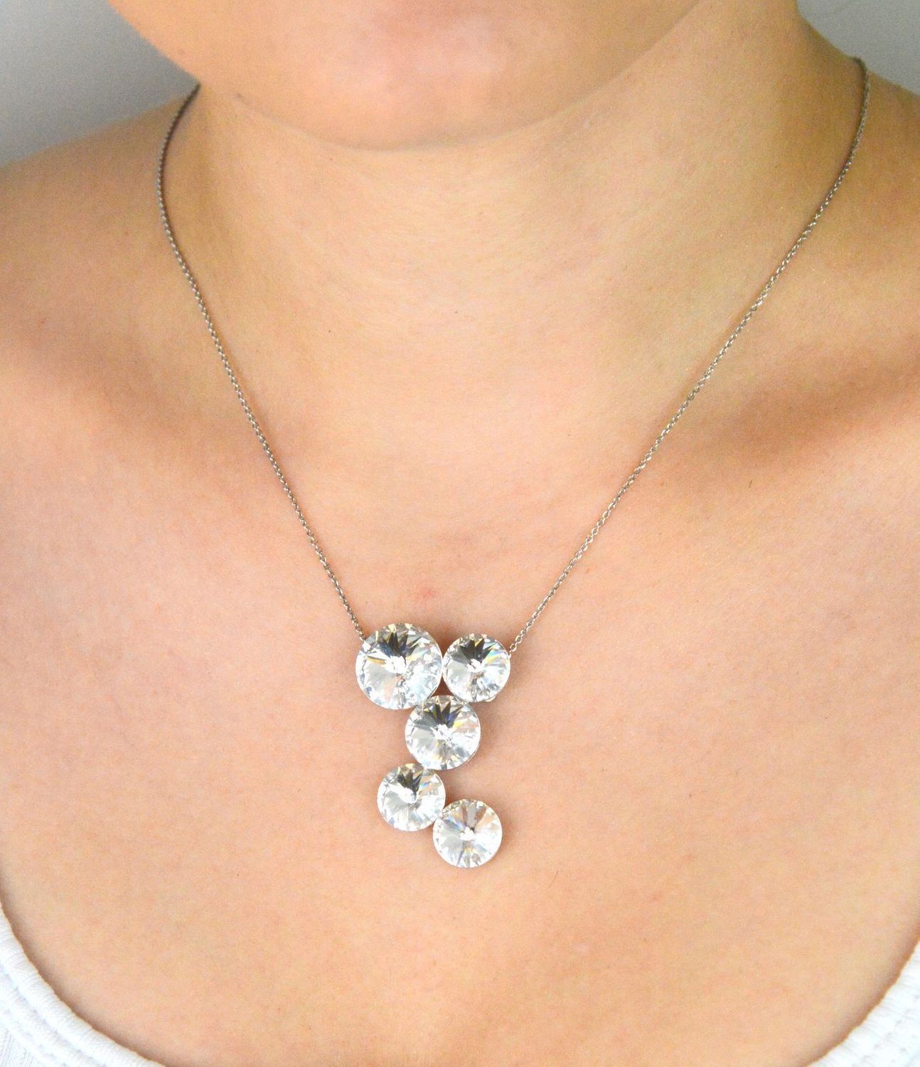 Naszyjnik damski srebrny 925 NK1122C z zawieszką zdobioną kryształami Crystals w kolorze Crystal. Długość 41+4 cm, zapięcie na karabińczyk. Elegancja i subtelny blask.1.jpg