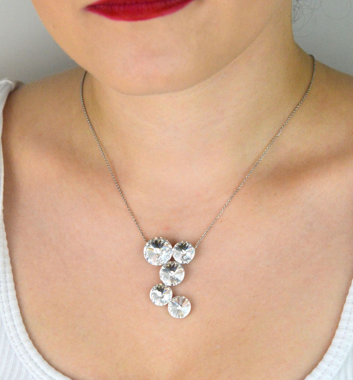 Naszyjnik damski srebrny 925 NK1122C z zawieszką zdobioną kryształami Crystals w kolorze Crystal. Długość 41+4 cm, zapięcie na karabińczyk. Elegancja i subtelny blask.1.jpg