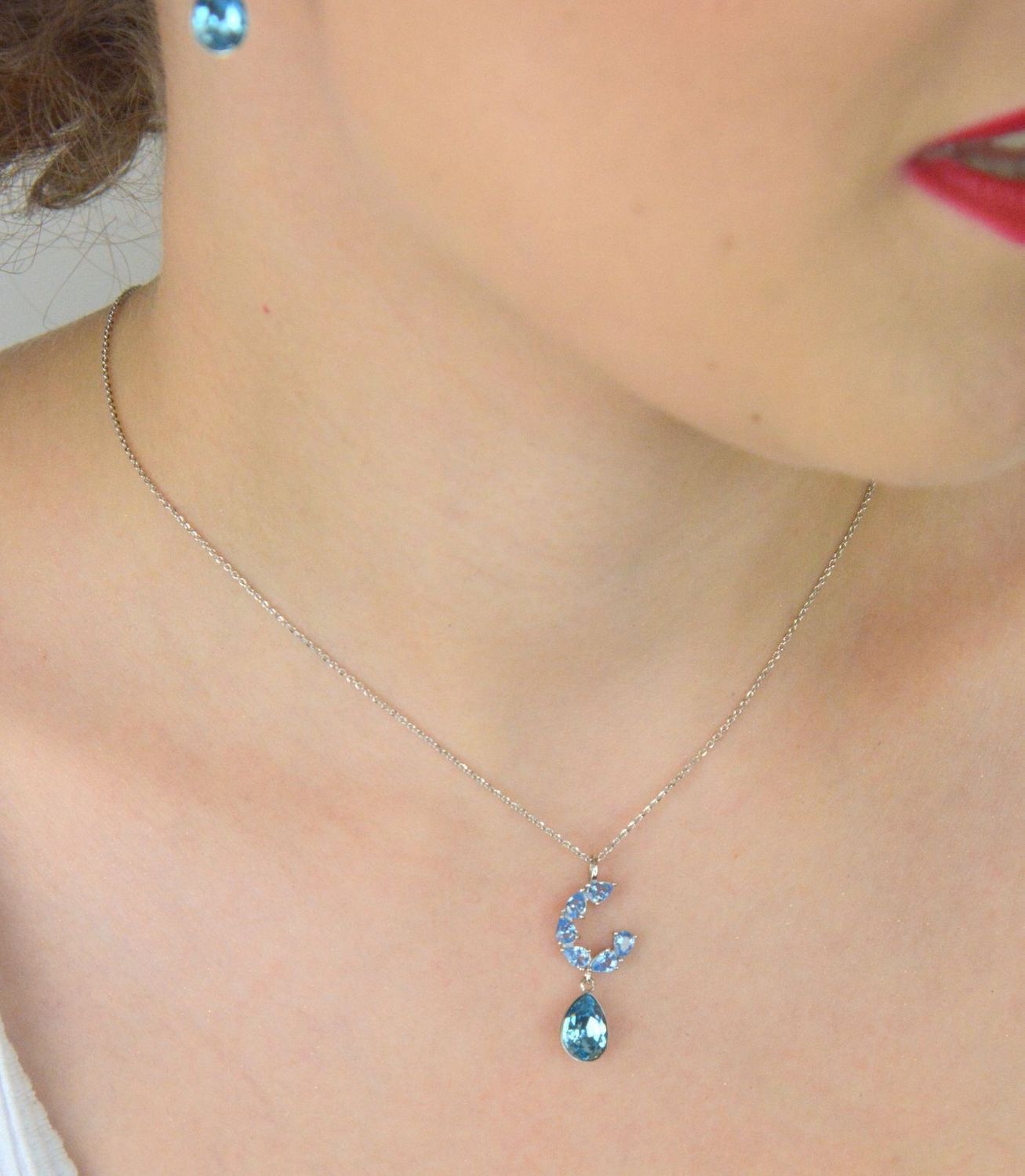 Naszyjnik Spark Gamberi NK4320AQAQ wykonany ze srebra próby 925, zdobiony austriackimi kryształami. Długość łańcuszka 47 cm z przedłużką. Eleganckie pudełko w zestawie.1.jpg