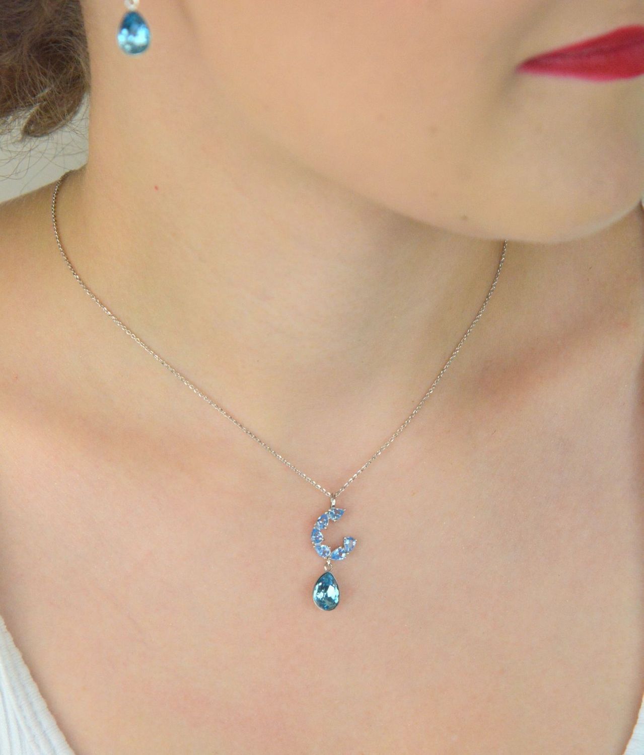 Naszyjnik Spark Gamberi NK4320AQAQ wykonany ze srebra próby 925, zdobiony austriackimi kryształami. Długość łańcuszka 47 cm z przedłużką. Eleganckie pudełko w zestawie.1.jpg