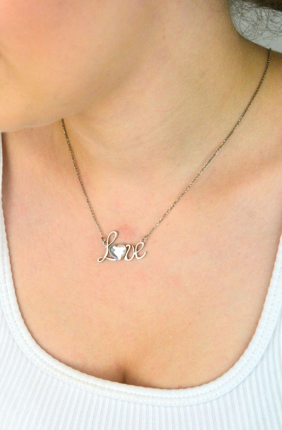 Naszyjnik damski srebrny 925 z napisem LOVE i kryształem Swarovski Elements, długość 42+5 cm. Romantyczna biżuteria idealna na prezent lub na co dzień1.jpg