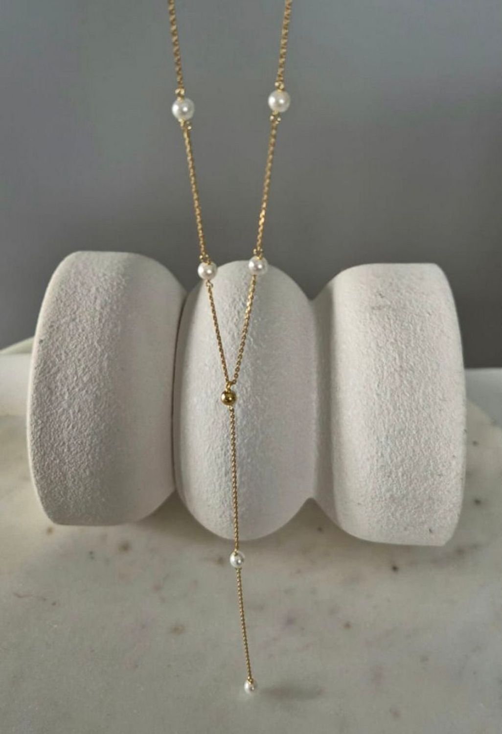 Naszyjnik srebrny pozłacany NM28688MZ – krawatka z perłami 5 mm, próba 925.jpg