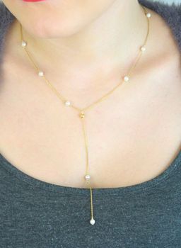 Elegancki naszyjnik damski srebrny pozłacany NM28688MZ 🌸 łańcuszek krawatka zdobiony perłami 5 mm. Srebro próby 925, długość 41 cm + 12 cm przedłużka, zapięcie karabińczyk. Subtelna i klasyczna biżuteria dla kobiet! (1).JPG