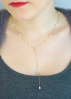 Elegancki naszyjnik damski srebrny pozłacany NM28688MZ 🌸 łańcuszek krawatka zdobiony perłami 5 mm. Srebro próby 925, długość 41 cm + 12 cm przedłużka, zapięcie karabińczyk. Subtelna i klasyczna biżuteria dla kobiet! (3).JPG