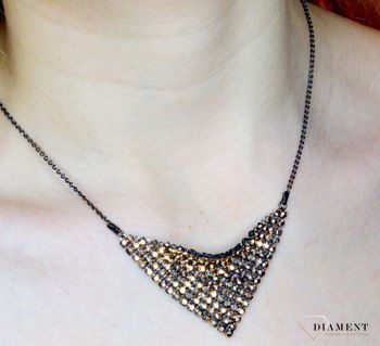 Srebrny naszyjnik z kryształem Swarovskiego w kolorze Rose Gold NMESH18RG. Naszyjnik wykonany ze srebra próby 925 oraz ekskluzywnych kryształów Swarovski® crystals w kolorze Rose Gold (2).JPG