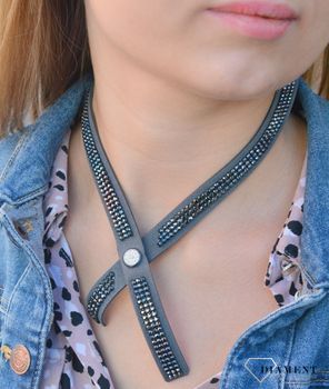 Naszyjnik choker Swarovski z kryształkami w kolorze Sparkle Grey Jet NMESH3HJ. Naszyjnik Spark z kryształami Swarovski. Choker posiada zapięcie na nap. Biżuteria ma dwa zastosowania można założyć ją również jako bran (5).JPG