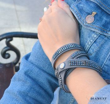 Naszyjnik choker Swarovski z kryształkami w kolorze Sparkle Grey Jet NMESH3HJ. Naszyjnik Spark z kryształami Swarovski. Choker posiada zapięcie na nap. Biżuteria ma dwa zastosowania można założyć ją również jako bran (6).JPG