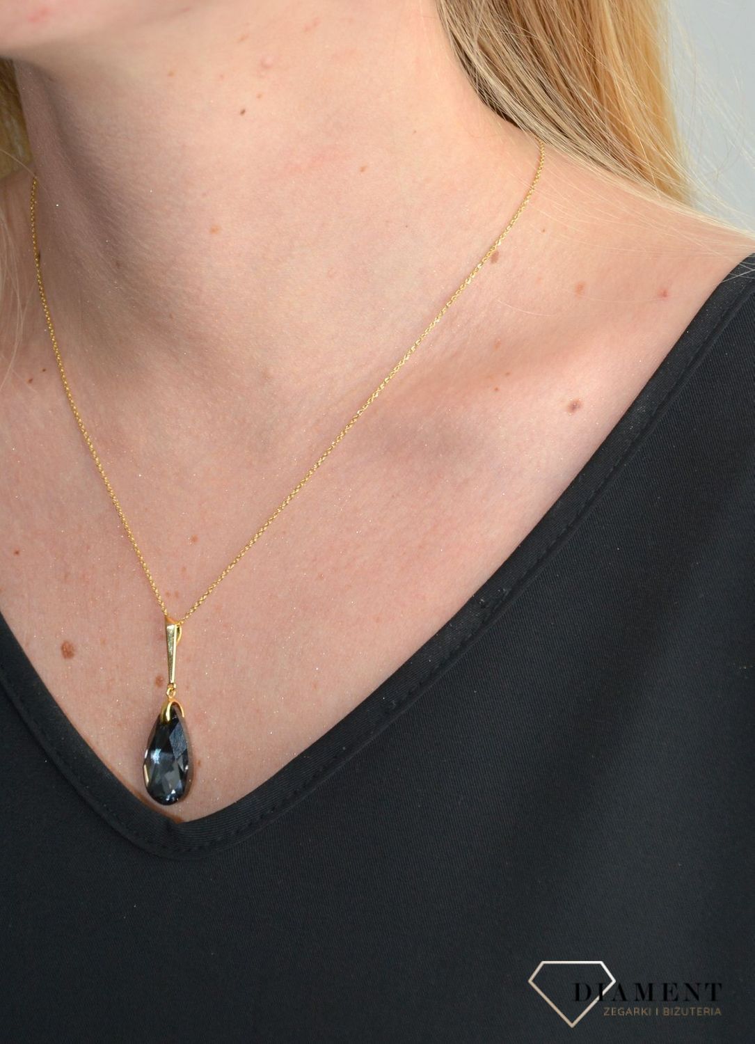 Naszyjnik pokryty złotem Swarovski szary kryształ. . Naszyjnik srebrny 'Bogata kobieta' prezent dla mamy. Naszyjnik z zielonym kryształem. Srebrne Naszyjniki Damskie w Sklepie z Biżuterią zegarki-diament.pl. Piękne i E (1).jpg