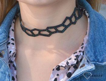 Naszyjnik typu choker z kryształkami Swarovski Cetus Rainbow Dark  NOCET1CZRD. Biżuteria ma dwa zastosowania - można nosić ją również jako bransoletkę. Naszyjnik wykonany z czarnej Alcantary®, srebra próby 925 oraz e.JPG