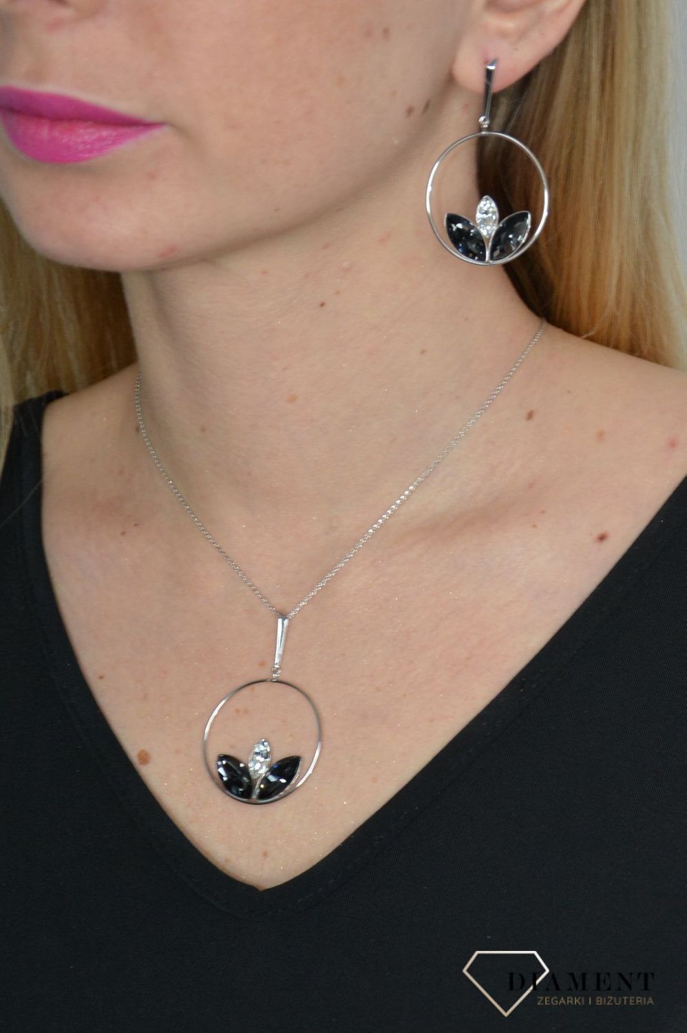 NRD42283CSN Naszyjnik srebrny z kryształami Swarovskiego 'Bukiet kwiatów' NRD42283CSN. Naszyjnik srebrny 'Bogata kobieta' prezent dla mamy..jpg