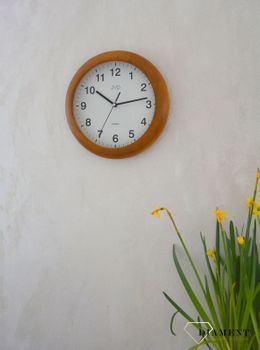 Zegar na ścianę drewniany JVD okrągły NS19020.11. Model zegara ścienne, który idealnie się sprawdzi jako ozdoba salonu, świetnie wygląda na ślu. Idealny (1).JPG
