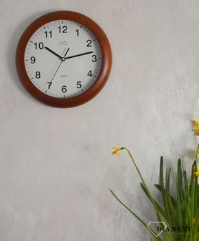 Zegar na ścianę drewniany JVD okrągły NS19020.41. Mechanizm japoński mieści się w drewnianej, okrągłej obudowie w kolorze jasnego brązu. Zegar na ścianę drewniany. Zegar na świetne uzupełnienie domowej aranżacji (2).JPG
