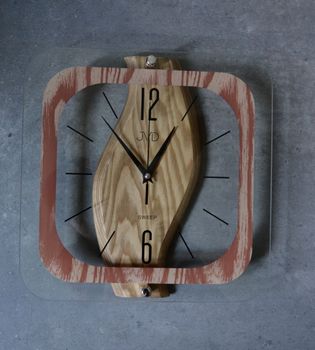 Nowoczesny zegar ścienny do salonu JVD szklany NS19035. Zegar na ścianę z ekskluzywnego szkła.Szkło imitujące drewno. Nowoczesne zegary ścienne (1).JPG