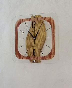 Nowoczesny zegar ścienny do salonu JVD szklany NS19035. Zegar na ścianę z ekskluzywnego szkła.Szkło imitujące drewno. Nowoczesne zegary ścienne (5).JPG