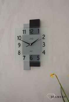 Nowoczesny zegar ścienny w kwadratowej obudowie ze szkłem JVD NS19042.1. Nowoczesny zegar w kwadratowej obudowie ze szkłem z dodatkiem drewna. Nowoczesny zegar na ścianę (2).JPG