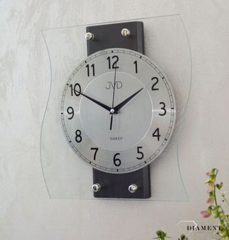 Ścienny zegar szklany z drewnem grafitowy NS21053.2 Nowoczesny zegar drewniany  ze srebrnymi cyframi. Zegary do nowoczesnego wnętrza.  (1).JPG