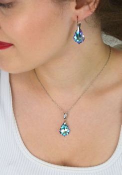 Elegancki naszyjnik NS6090VL wykonany ze srebra próby 925, ozdobiony kryształem Swarovski Bermuda Blue. Długość naszyjnika 42 cm (z przedłużką 5 cm). Idealny na prezent! (3).JPG