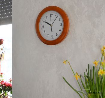 Zegar na ścianę drewniany JVD NS7017.3 okrągły. Model posiada mechanizm zegarowy z płynącym sekundnikiem. Zegar wyposażony w szkło mineralne. Zegar ścienny w okrągłej drewnianej obudowie (8).JPG