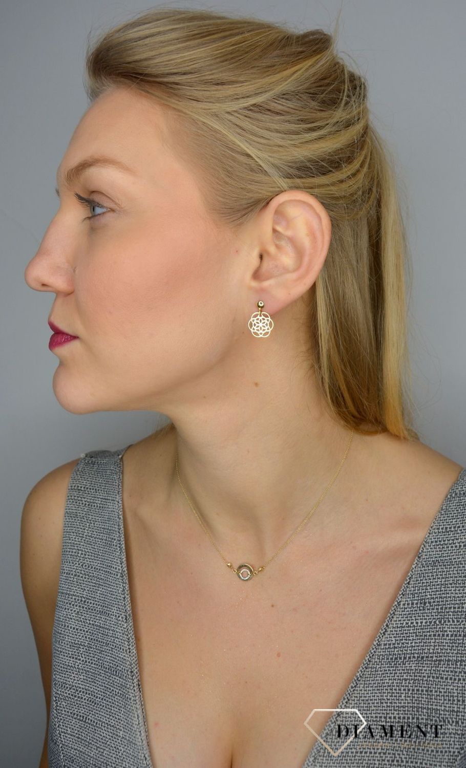 Naszyjnik złota celebrytka z elementem po środku NSZ-000000-035-585.jpg