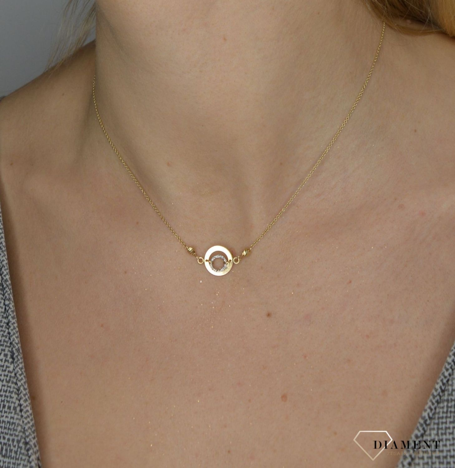 Naszyjnik złota celebrytka z elementem po środku NSZ-000000-035-585.jpg