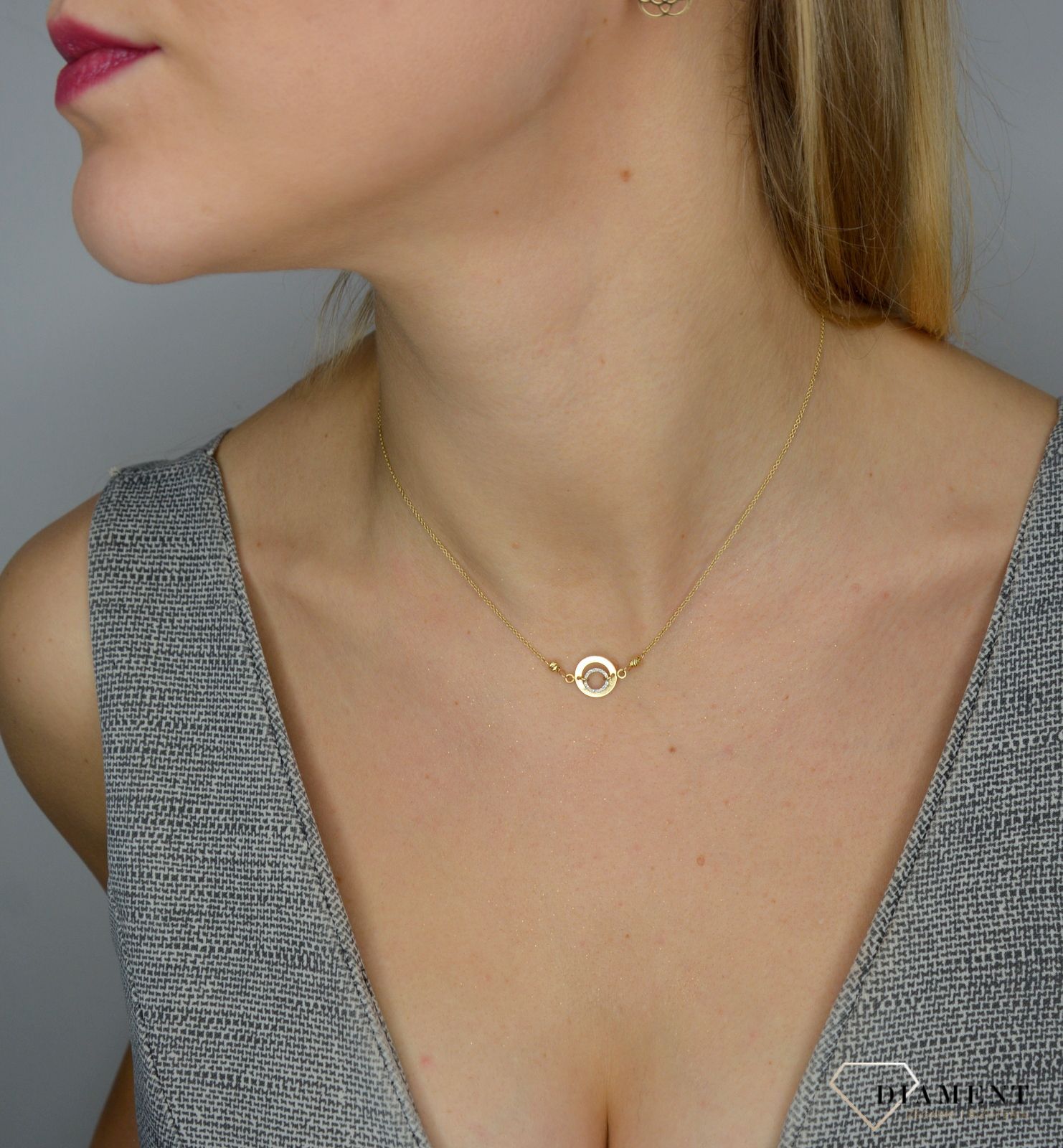 Naszyjnik złota celebrytka z elementem po środku NSZ-000000-035-585.jpg