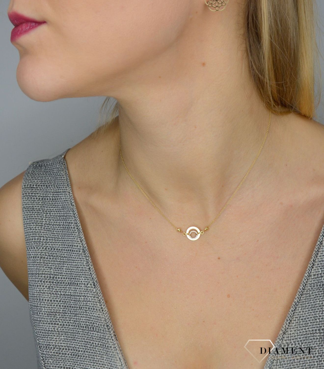 Naszyjnik złota celebrytka z elementem po środku NSZ-000000-035-585.jpg